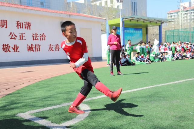 骑士力克步行者锁定季后赛 76人7连胜追平魔术